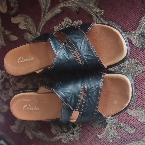 Clarks Black and Tan Slide Sandals, Tooled Leather, 7.5 - Picture 1 of 8